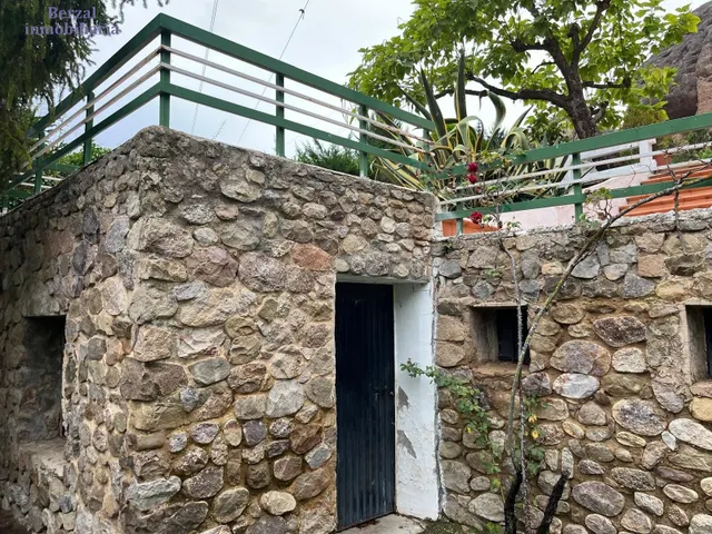 Casa en parcela de casi cuatro mil metros, con piscina, jardin, maravillosas vistas. — 16
