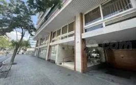Oficina en entreplanta en edificio mixto del año 1980 en la  - foto 2