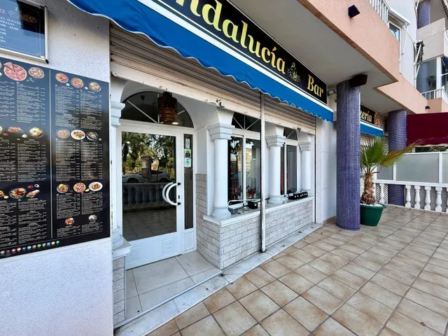 Local comercial 101m² en venta - Los secanos — 18