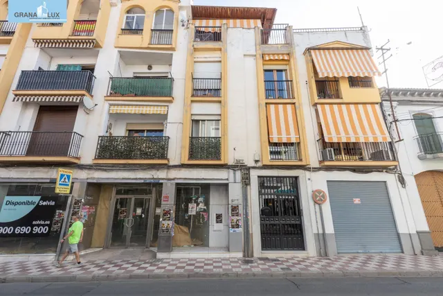 Amplio y luminoso piso de 3 dormitorios listo para entrar a vivir junto al metro de Albolote — 35