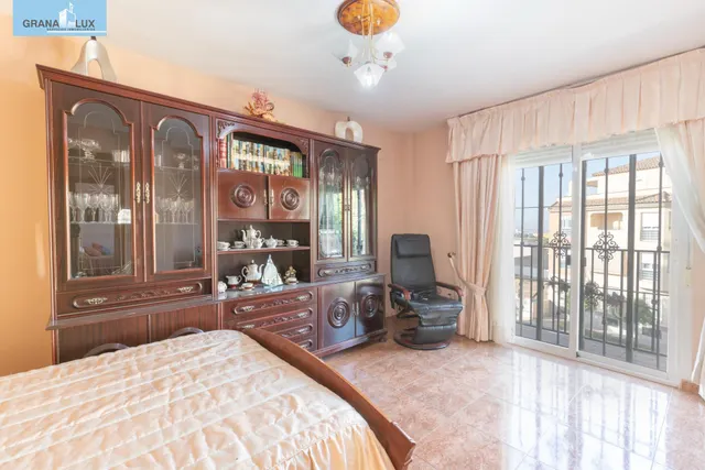 Casa independiente a 5 minutos de Granada en buen estado para entrar a vivir — 46