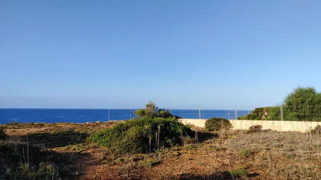 Solar en primera línea de mar con vistas espectaculares — 8