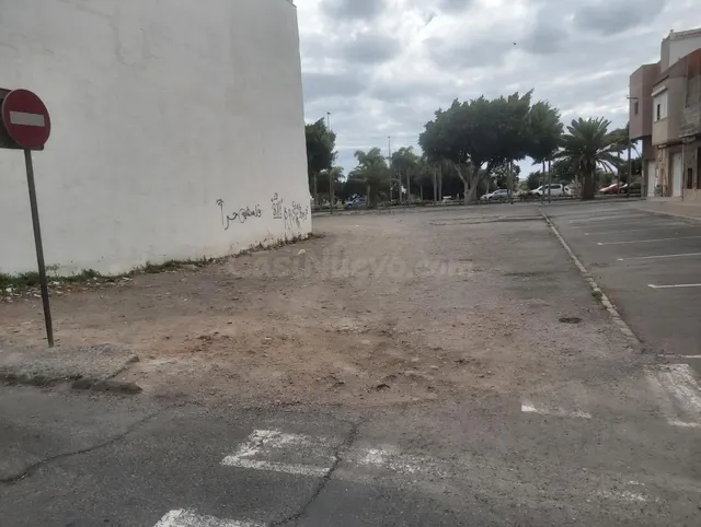 Solar al lado del Hotel Vecindario - foto 4