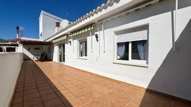 Soleado ático con garaje y amplia terraza con orientación su - foto 4