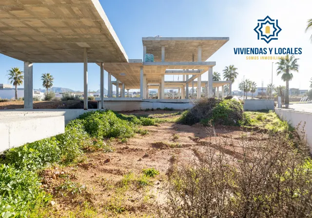 SOLAR EXCLUSIVO CON ESTRUCTURA EN LA NATIVA — 24