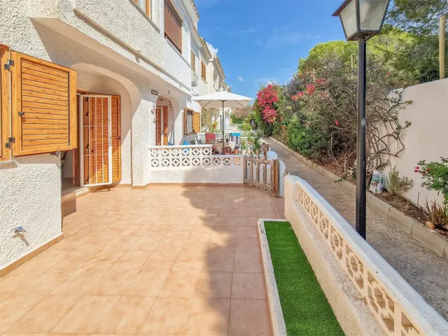 Gran adosado en orihuela costa: 4 hab, 2 baño — 6