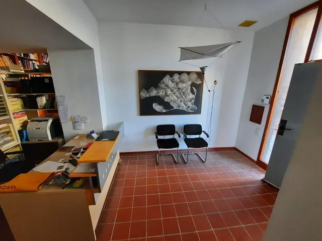 Local de 90 m2 esquinero. — 16