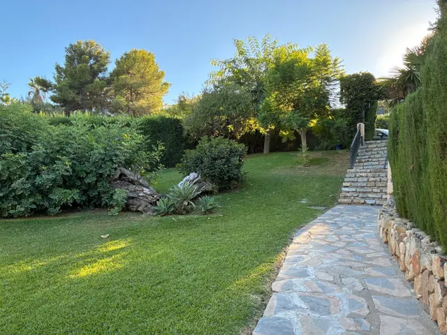 OPORTUNIDAD EN BEL-AIR · BAJO DE 3 DORMITORIOS, 2 BAÑOS, GRAN TERRAZA Y PISCINAS · 2 — 17