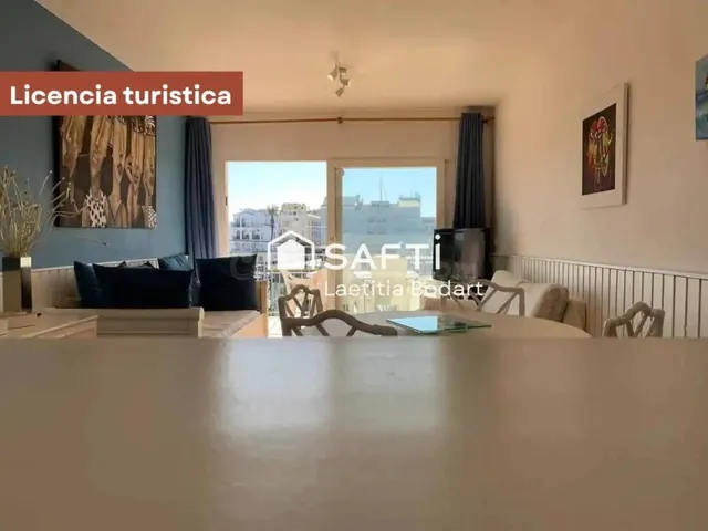 Apartamento reformado de 2 dormitorios con terrazas, vistas al canal y licencia turística – Empuriabrava — 4