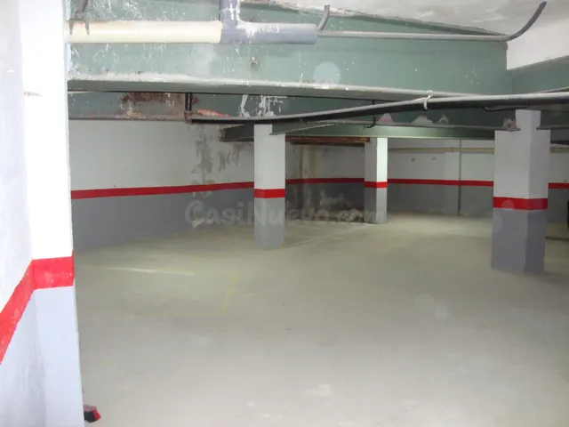 LOCAL CON VARIOS PARKINGS Y TRASTEROS - foto 4