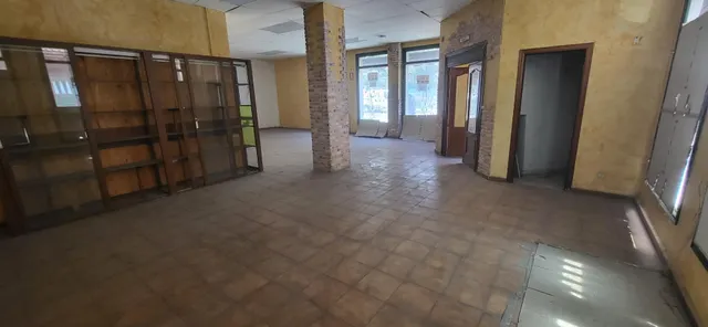 SE VENDE LOCAL COMERCIAL A 2 CALLES, CHAFLÁN EN ARQUITECTO VANDELVIRA. CON MULTITUD DE POSIBILIDADES — 13