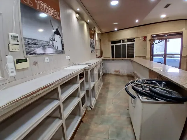 LOCAL HOSTELERIA CON COMEDOR, BARBACOA, COCINA Y BAÑOS ADAPT - foto 3