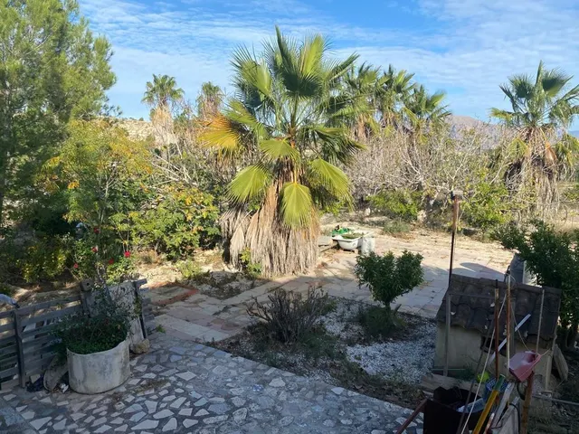 Terreno rústico 6.552m2 con una casa - foto 4