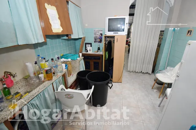 ¡OPORTUNIDAD DE INVERSIÓN! CASA CON BALCÓN Y PATIO EN EL CENTRO — 32