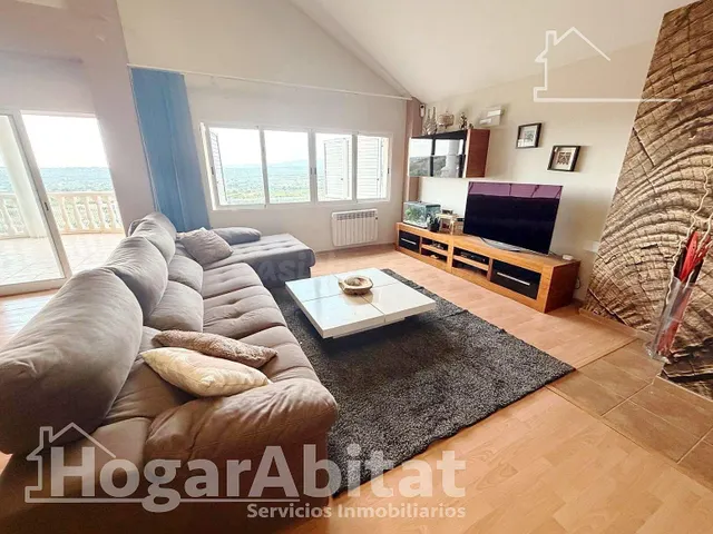 ¡ENCANTADOR CHALET! AMPLIO Y SOFISTICADO CON PISCINA, GARAJE - foto 4