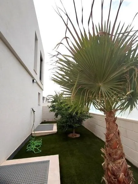 ALTO STANDING - Se vende bonita y amplia VILLA CON SOTANO Y PISCINA PRIVADA, 300 metros de parcela.- — 9