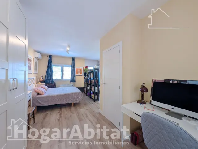 ¡Cerca del mar! Precioso Adosado reformado en residencial, con solarium, piscina comunitaria y garaje — 38