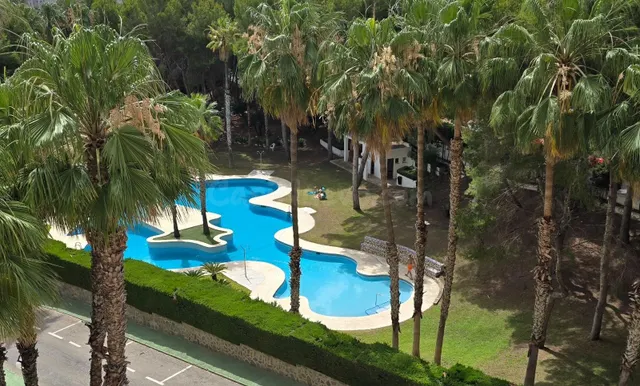 APARTAMENTO DE 2 DORMITORIOS CON PISCINA COMUNITARIA Y A 700 - foto 2