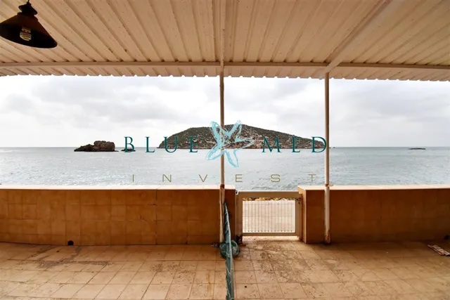 Casa en primera línea de mar. playa de la isla — 33