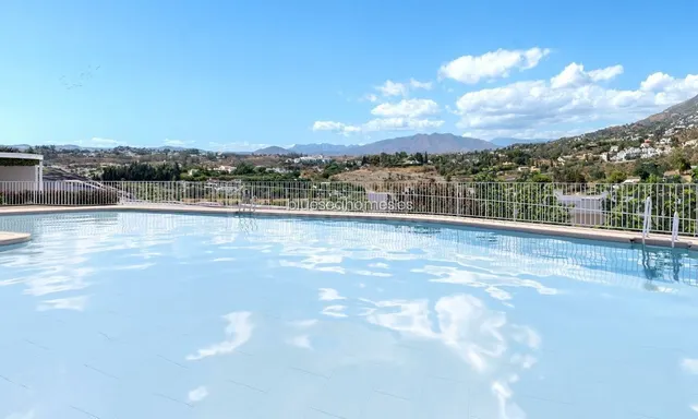 Venta de ático con dos dormitorios en Fuengirola, Málaga, Co