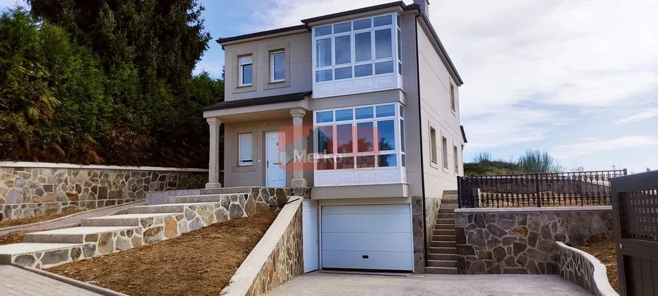 SE VENDEN CHALETS INDEPENDIENTES DE OBRA NUEVA  Y CON FINCA CERRADA DE 650M2 CERCANO A LUGO