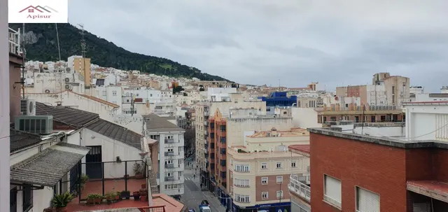 SE ALQUILA PISO PARA ESTUDIANTES EN AVDA. DE MADRID JUNTO A  - foto 4