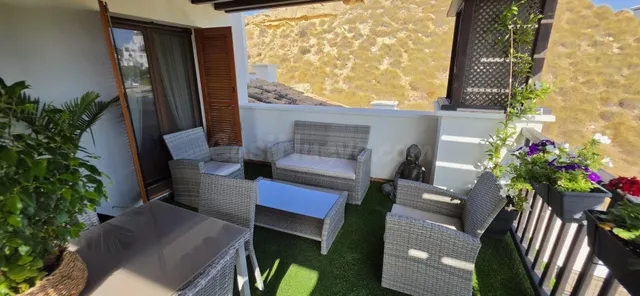 AMPLIO APARTAMENTO CON VISTAS AL GOLF Y 3 PLAZAS DE GARAJE – - foto 2