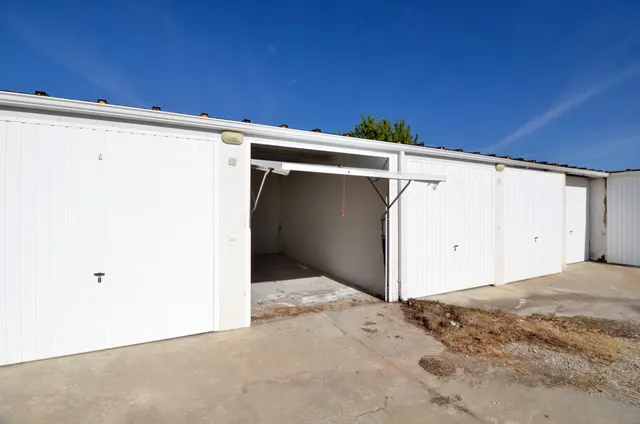 Urbis te ofrece una plaza de garaje cerrada en venta, zona Zarapicos, Pueblo, Salamanca. — 5