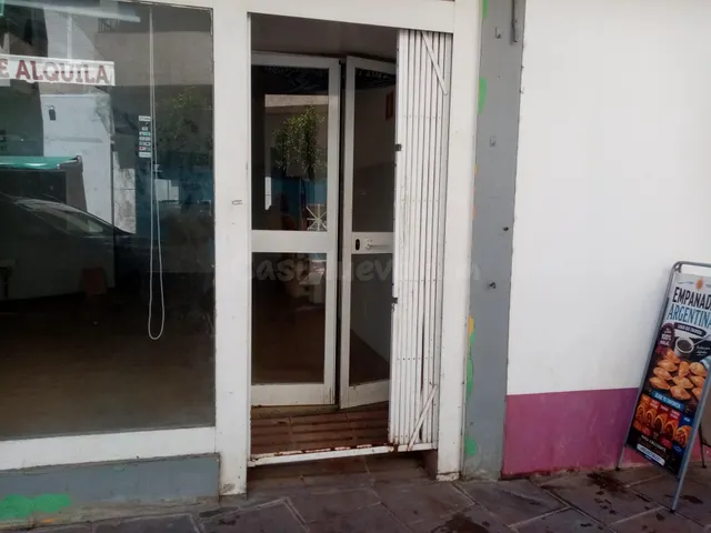 LOCAL COMERCIAL EN EL CORAZÓN DE ESTEPONA — A 100 M DE LA PLAZA CENTRAL — 2