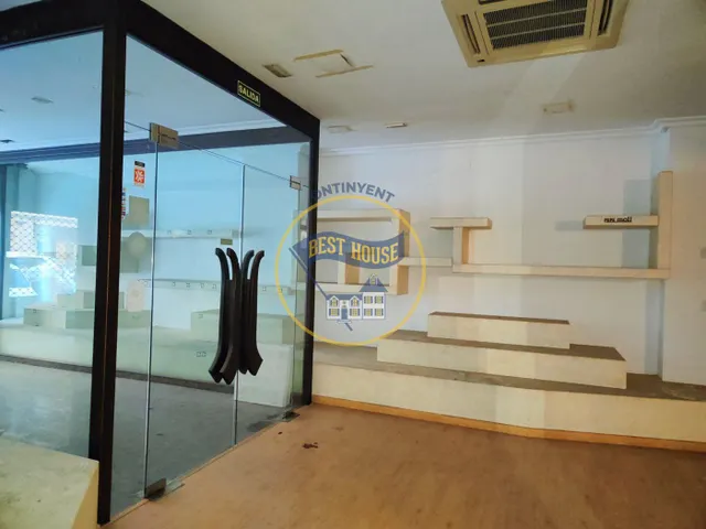 AMPLIO LOCAL COMERCIAL CON EXCELENTE UBICACIÓN EN ONTINYENT — 4