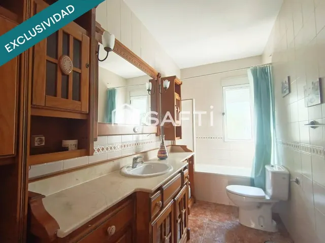 Chalet independiente en Cobisa con 8 dormitorios, piscina y jardín — 6