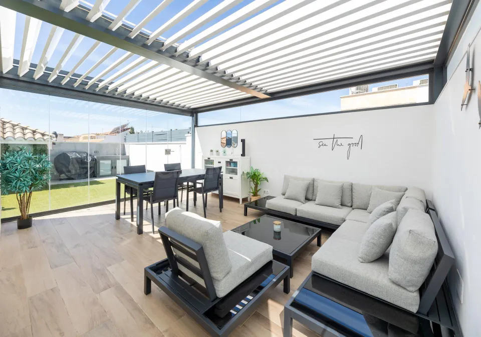 ÁTICO CON PERGOLA BIOCLIMATICA JUNTO AL METRO