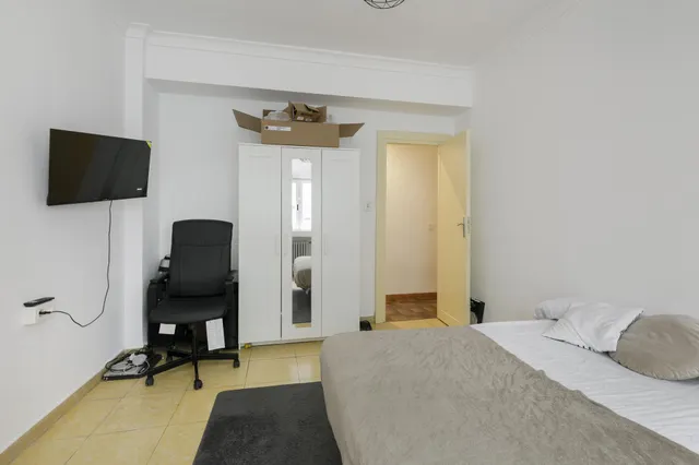 ✨ EXCLUSIVO PISO DE 253 m2 EN GRANADA CENTRO – 2.800 €/MES DE RENTABILIDAD — 10