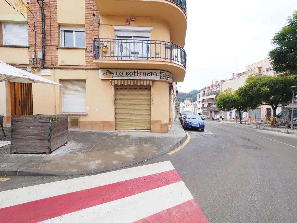SE VENDE LOCAL COMERCIAL EN ARENYS DE MUNT, ZONA BELLAVISTA