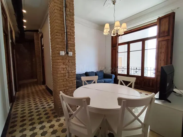 Atractivo piso en alquiler para estudiantes en el corazón de