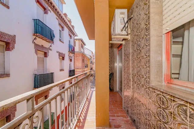 PISO DE 4 DORMITORIOS EN EL CENTRO DE GRANADA — 26