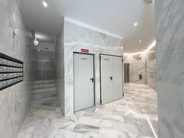 Piso de reciente construcción en alquiler en Avda. Ausias March — 34