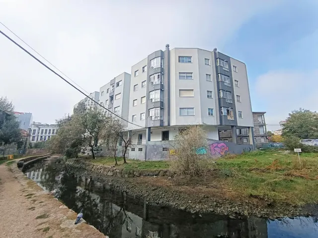OPORTUNIDAD EN PONTEVEDRA CENTRO CON ASCENSOR Y EXTERIOR