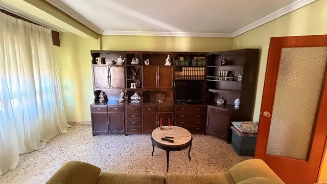 Piso de 4 habitaciones, dos terrazas en calle corredera — 18
