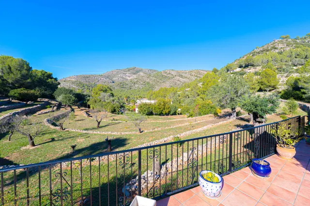 Finca Valleverde. Encantadora villa de una sola planta en venta en Llíber con una gran parcela. — 21