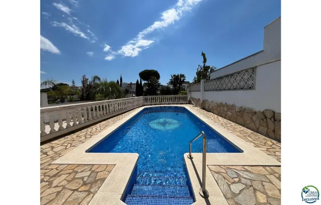En venta casa al canal orientación sud-este , terreno de 542 - foto 2