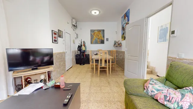 Casa de dos plantas con parcela, amplios exteriores, aparcamiento y azotea en Las Palmas de Gran Canaria — 4