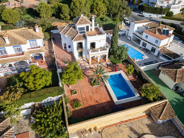 Villa Independiente de Estilo Andaluz en Arroyo de la Miel – Parcela de 813 m2 — 41