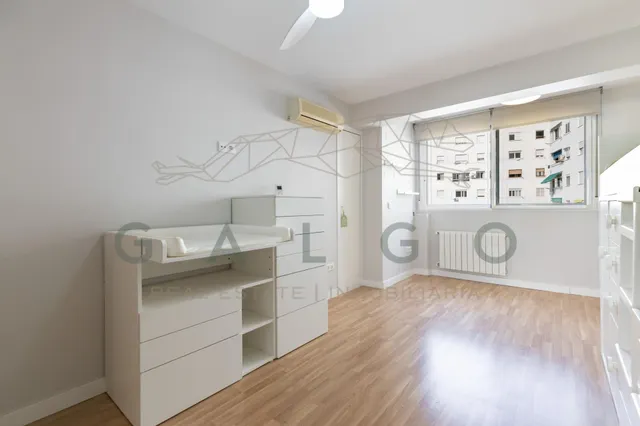 Comprar piso reformado con garaje junto a Plaza Xúquer — 37