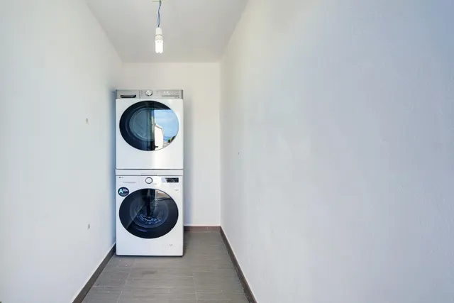 Exclusivo ático dúplex reformado con magnífica terraza en esquina, ascensor y garaje — 21