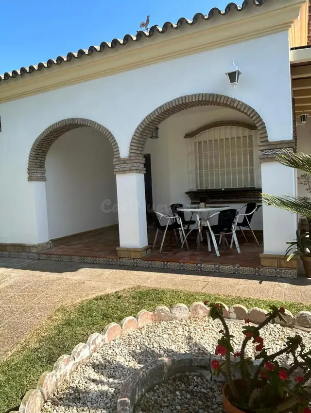 Exclusivo Chalet en Los Gallos, a solo minutos de la Playa L - foto 4