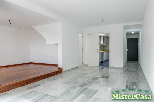 EXCLUSIVA. Zona norte. Ático Dúplex VPO. Terraza-solarium de 52m2. 4 dormitorios, 2 baños. Garaje. — 11