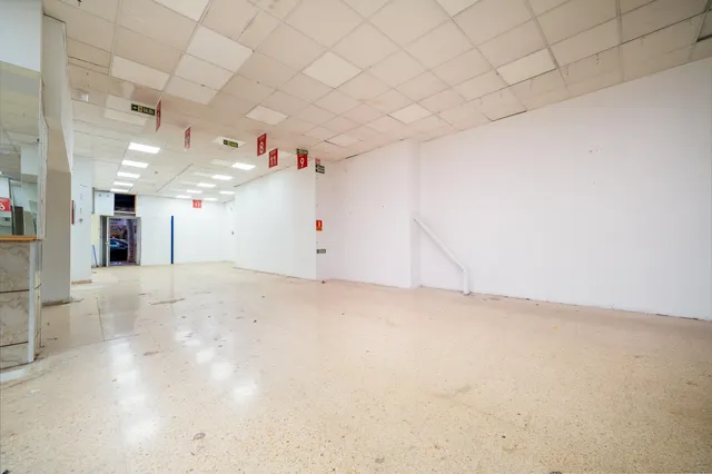 Local comercial en venta — 17