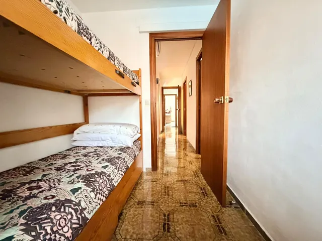 3 dormitorios, jardín, parking, piscina comunitaria. — 26