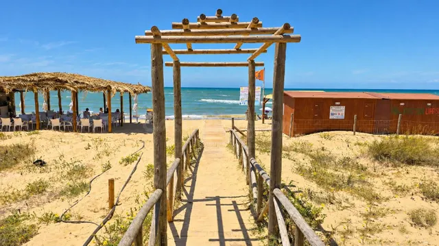 Ático de 3 dormitorios con terraza y vistas al mar, a escaso